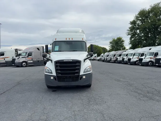 2021 Freightliner Cascadia 126