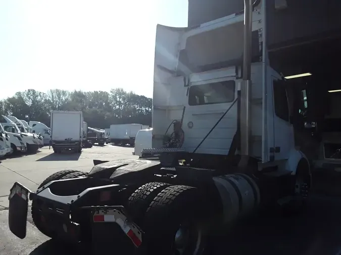 2019 VOLVO VNR42T 300