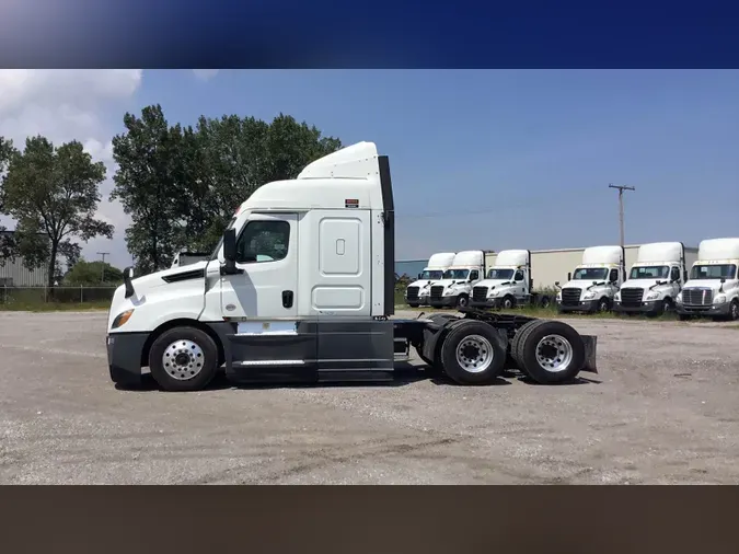 2021 Freightliner Cascadia 126