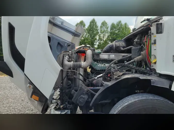 2018 Volvo VNL300