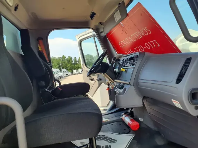 2017 FREIGHTLINER M2 106