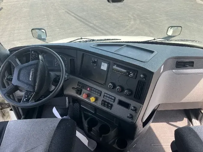 2018 Freightliner T12664ST