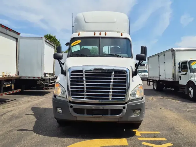2018 FREIGHTLINER CASCADIA 113" DAYCAB