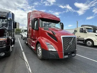 2021 VOLVO VNL760