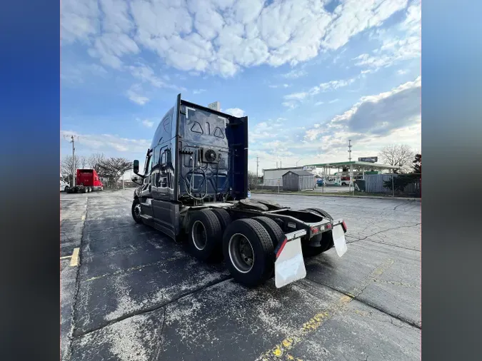 2021 Freightliner Cascadia 126