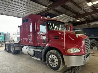 2011 MACK PINNACLE CXU613