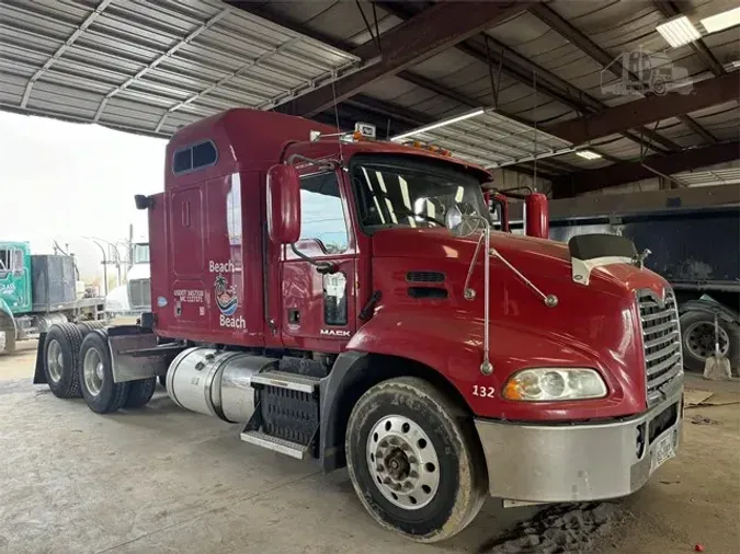 2011 MACK PINNACLE CXU6136181eb2874bb8a93dc3e4d117353ce88