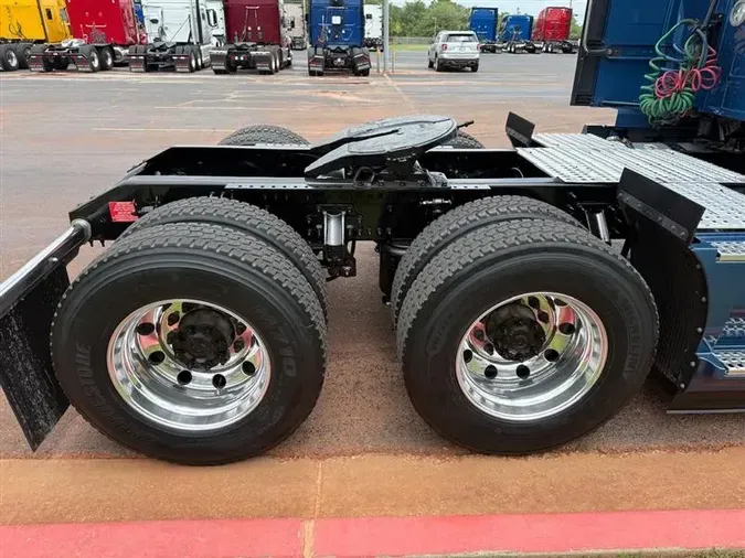 2021 VOLVO VNL760