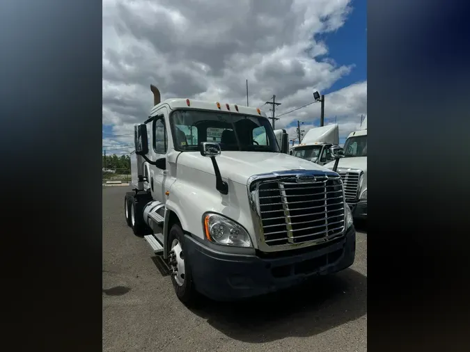 2015 FREIGHTLINER/MERCEDES CASCADIA 125