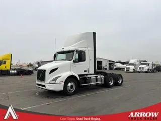 2020 VOLVO VNR300