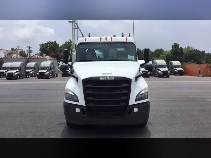2019 Freightliner Cascadia 12661860a45ab74e0fa505fead1d344e147