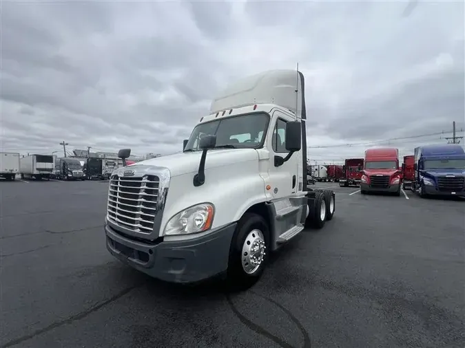 2018 FREIGHTLINER CA12562DC