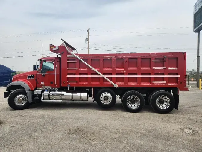 2018 MACK GU713