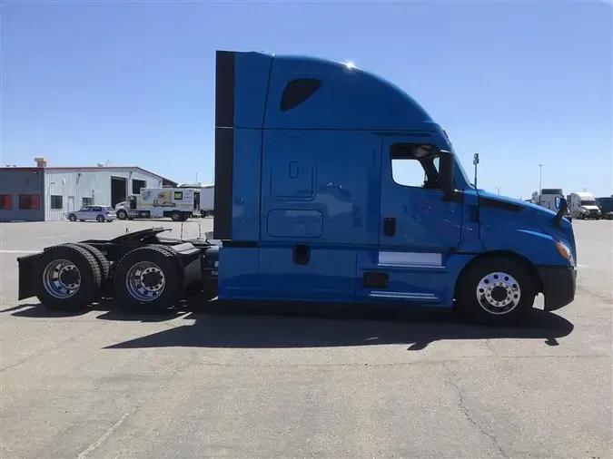 2021 FREIGHTLINER CA126