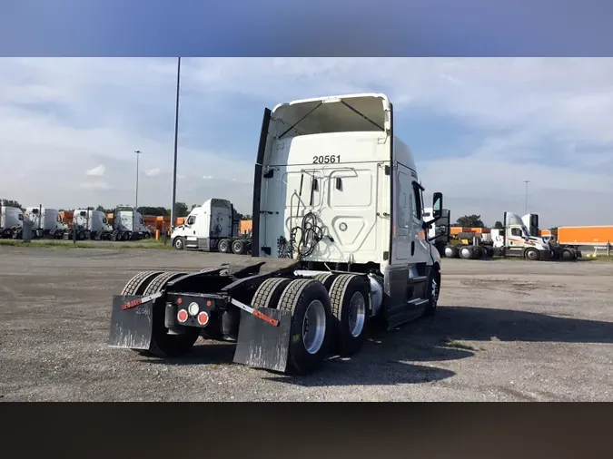 2021 Freightliner Cascadia 126