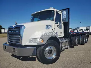 2018 MACK GU813