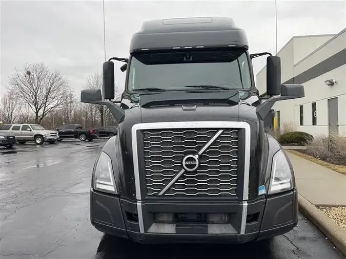 2021 VOLVO VNL64T760