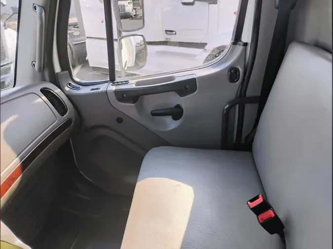2019 Freightliner Business Class M2 106