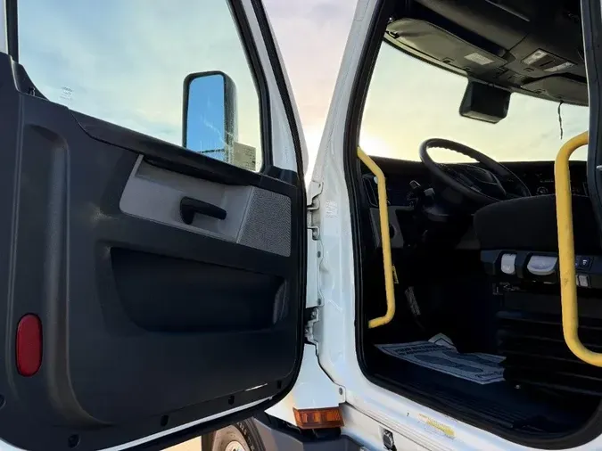 2023 Freightliner Cascadia