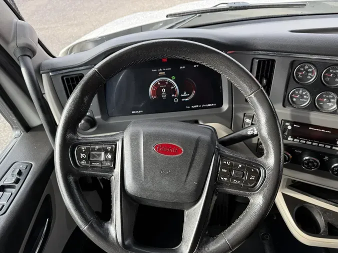 2023 Peterbilt 579