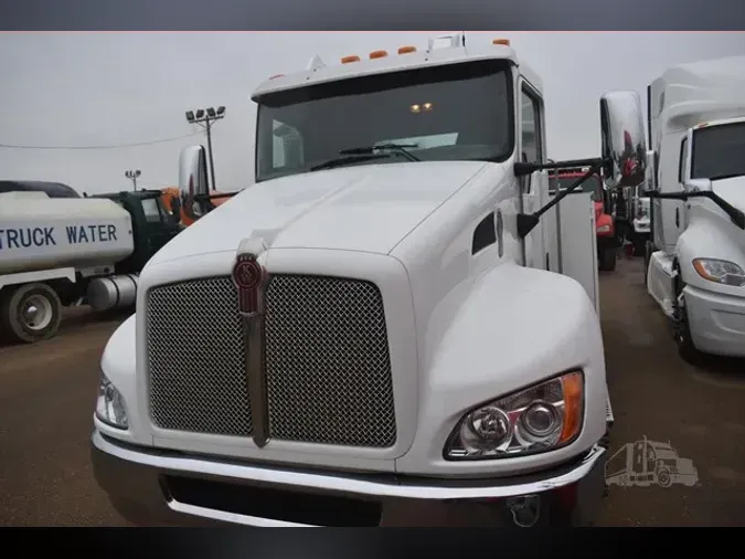 2019 KENWORTH T270