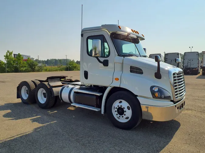 2016 FREIGHTLINER/MERCEDES CASCADIA 113