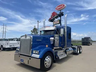 2022 Kenworth W900