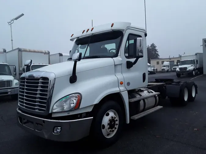 2016 FREIGHTLINER/MERCEDES CASCADIA 12561aebb8acf025ab3ae4c0111fa9d404b