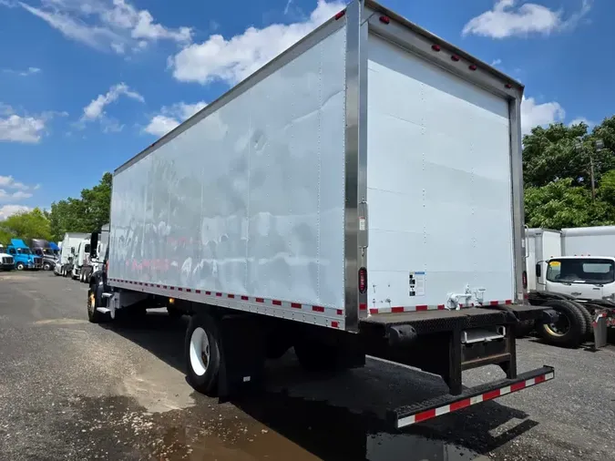 2018 FREIGHTLINER M2 106