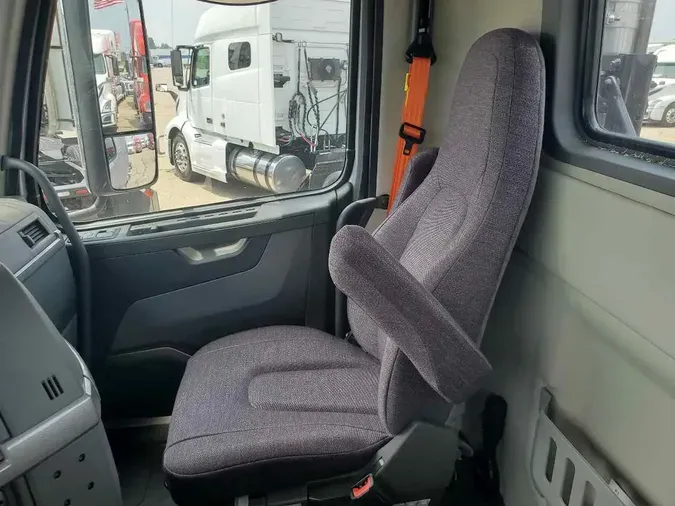2024 VOLVO VNR62T300