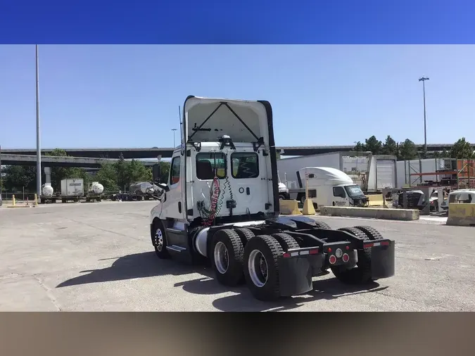 2020 Freightliner Cascadia 126