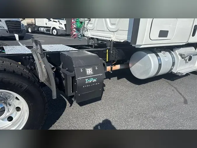 2019 FREIGHTLINER CA126