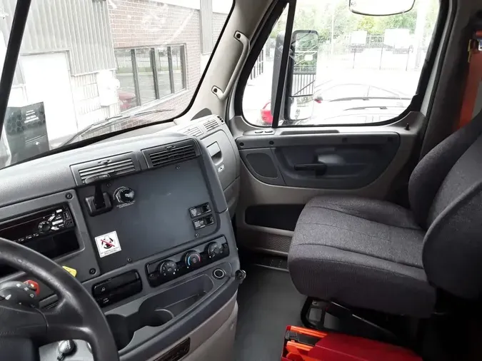 2018 FREIGHTLINER/MERCEDES CASCADIA 125
