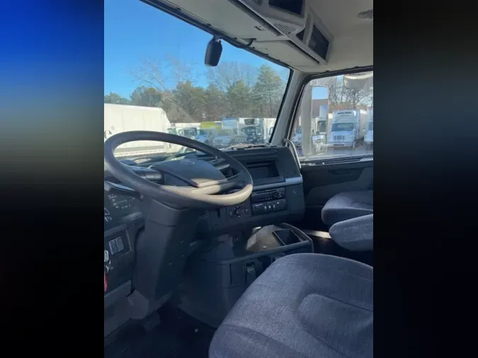 2019 VOLVO VNR42T 300