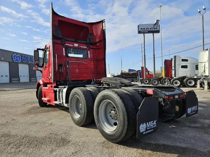 2020 VOLVO VNR64T300