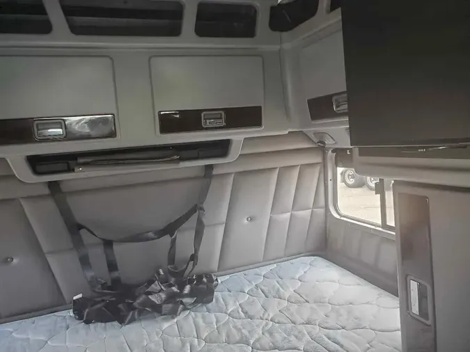 2022 PETERBILT 389