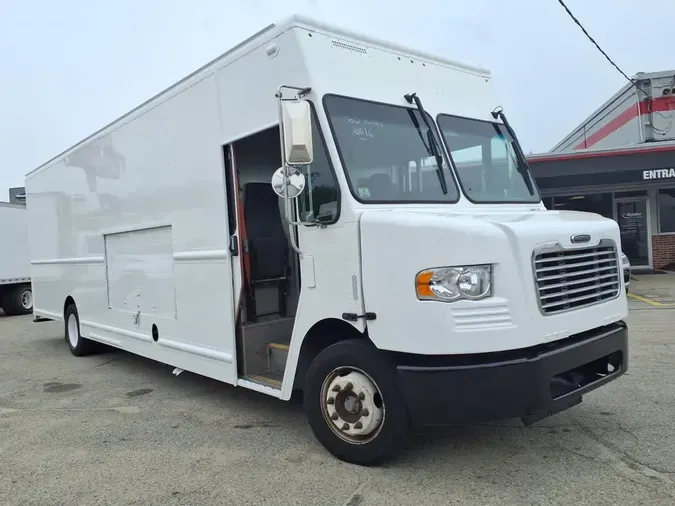 2016 FRTLR CUSTOM CHASSIS CORP MT55