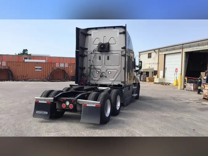 2022 Freightliner Cascadia 126