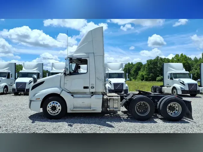 2020 Volvo VNL300