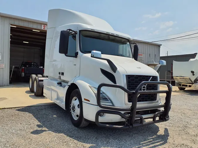 2019 VOLVO VNR64T-640