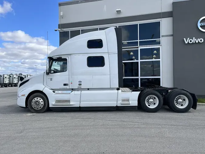 2021 VOLVO VNL64T860