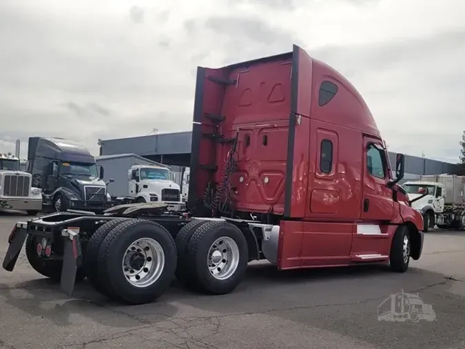 2020 FREIGHTLINER CASCADIA 126