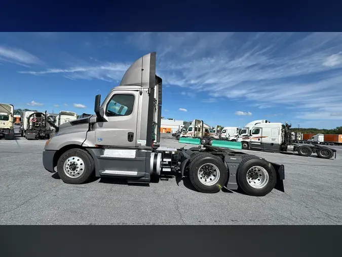 2020 Freightliner Cascadia 12661d9df879f055e2cf7fa2cc01204a3f6