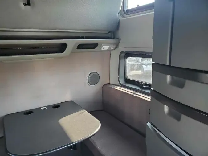 2020 VOLVO VNL64T860