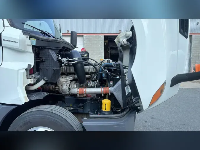 2020 Freightliner Cascadia 126