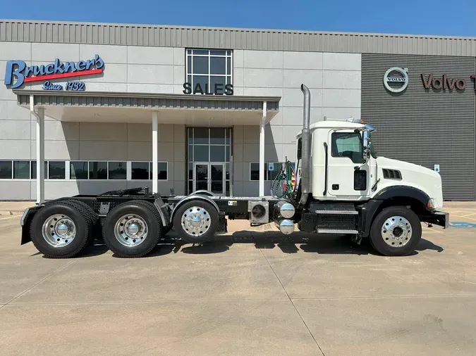 2020 MACK GR64BT