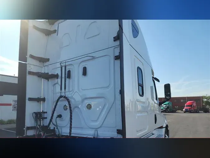 2020 FREIGHTLINER CA126