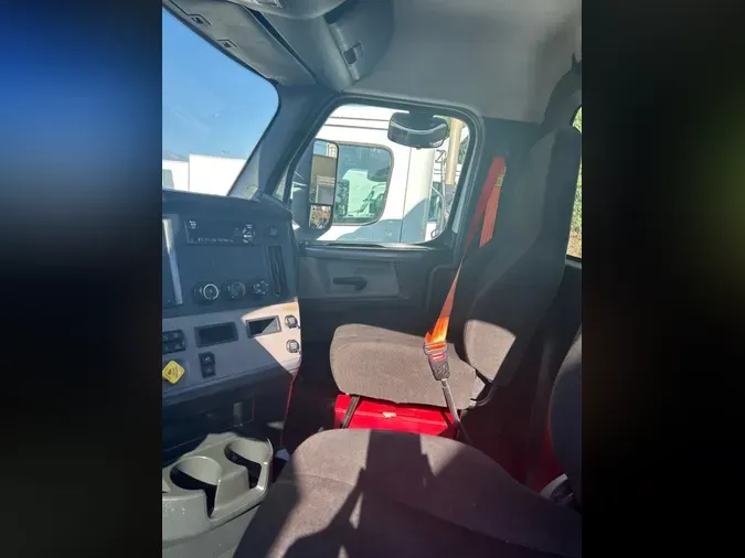 2020 FREIGHTLINER NEW CASCADIA 116