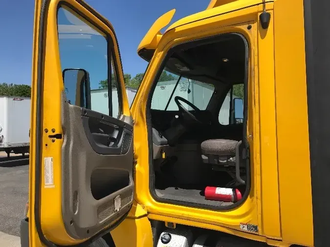 2018 Freightliner X12564ST