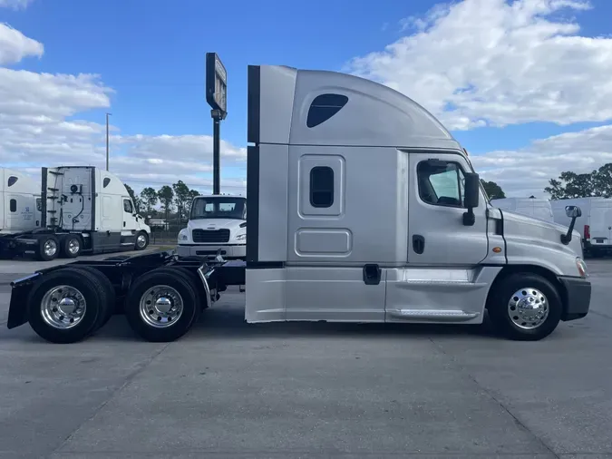 2015 FREIGHTLINER CASCADIA 125